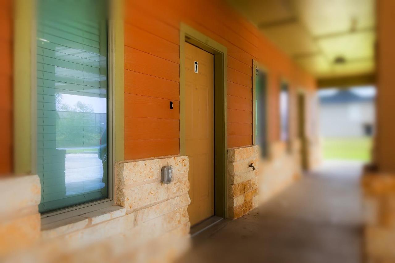 Hummingbird Haven 7 W King Bed Free Parking Patio Apartment Pharr Exterior photo